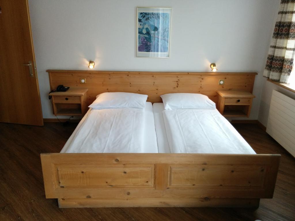 Hotel Terminus Samedan Szoba fotó