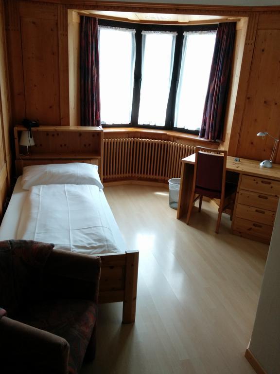 Hotel Terminus Samedan Szoba fotó