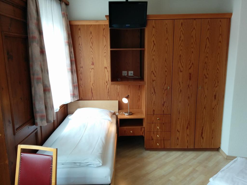 Hotel Terminus Samedan Szoba fotó