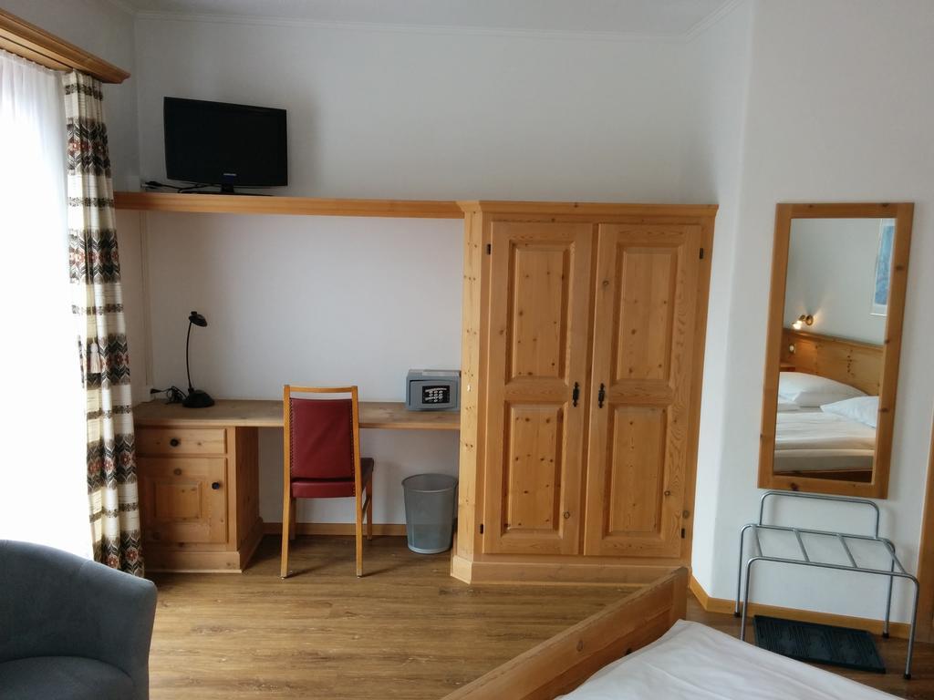 Hotel Terminus Samedan Szoba fotó