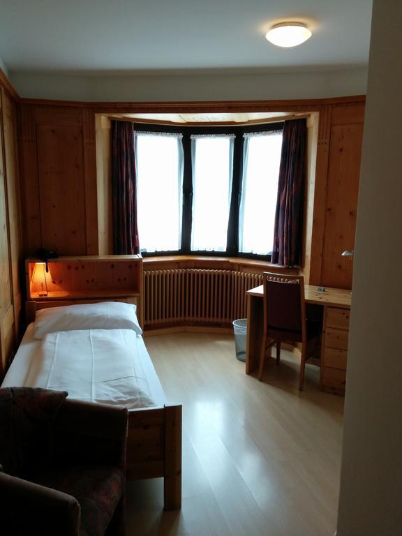 Hotel Terminus Samedan Szoba fotó