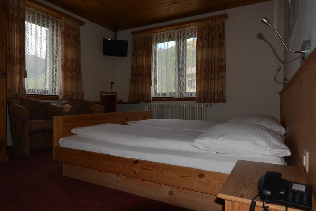 Hotel Terminus Samedan Kültér fotó