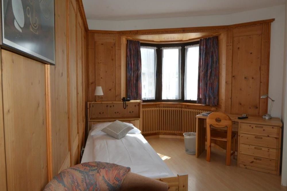 Hotel Terminus Samedan Kültér fotó