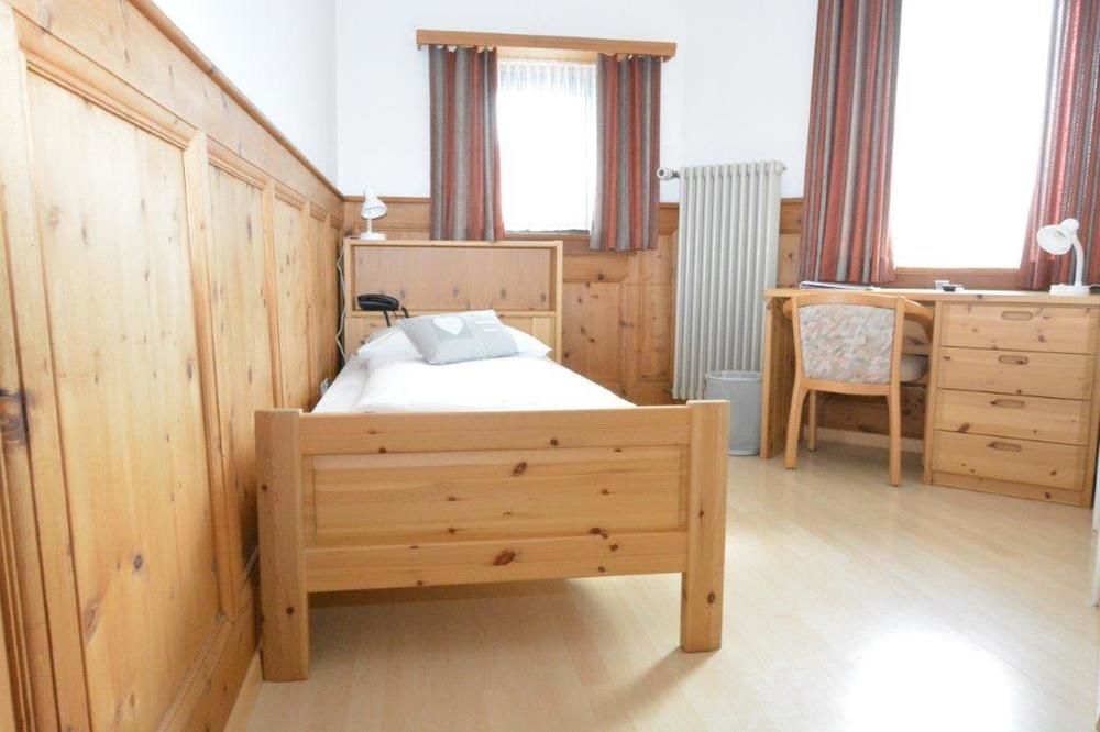 Hotel Terminus Samedan Kültér fotó